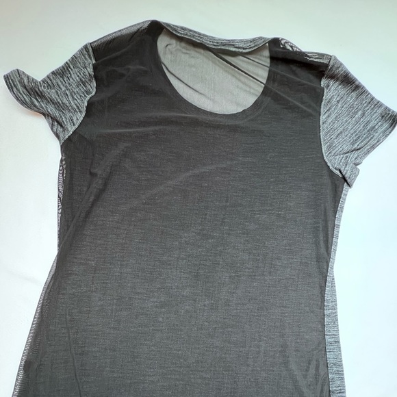 Lululemon Heather Black Mesh Back Beat The Heat Tee Size 6 - Picture 8 of 11